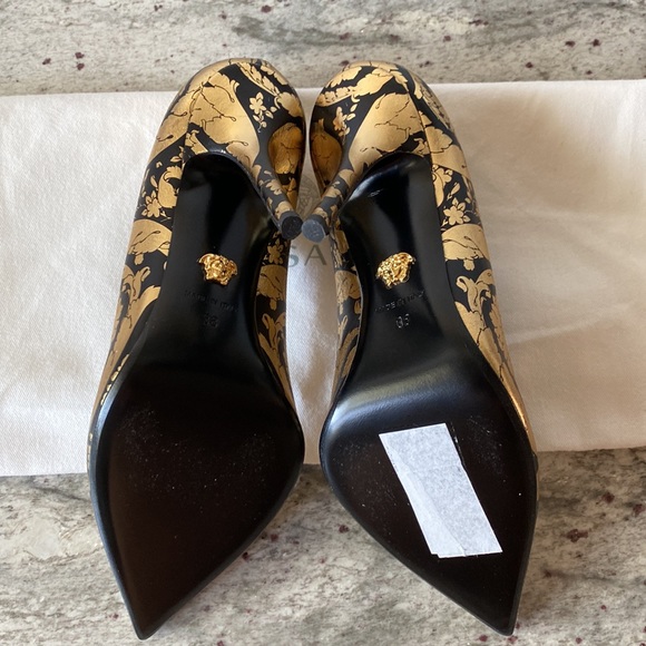 NWT Versace Barocco Print Leather Medusa Pointed Pumps - Picture 4 of 10